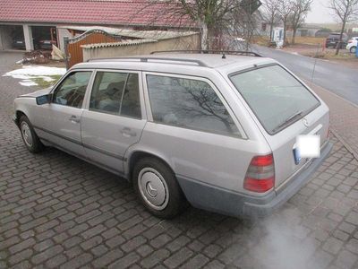 Second-hand Mercedes E230 132 CP (97 kW) 1988 Argintiu Break