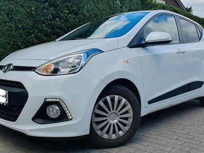 Gebraucht Hyundai i10 Passion 67 PS (49 kW) 2016 Weiß Kleinwagen