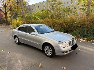 Silber Gebraucht 2008 Mercedes E280 Elegance Limousine | 6.999 € (Etwas zu teuer)