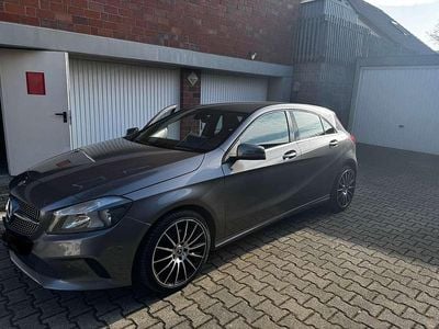 Gebraucht Mercedes A200 Style 136 PS (100 kW) 2015 Grau Limousine