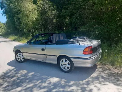 Gebraucht Opel Astra Cabriolet 71 PS (52 kW) 1998 Silber Cabrio