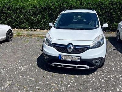 Weiß Gebraucht 2013 Renault Scénic III Initiale Paris Van / Kleinbus | 5.150 € (Fairer Preis)
