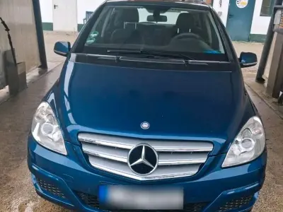 Gebraucht Mercedes B180 116 PS (85 kW) 2010 Blau Van / Kleinbus