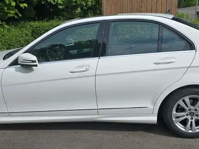 Gebraucht Mercedes C180 156 PS (114 kW) 2013 Weiß Limousine