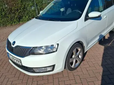 Gebraucht Skoda Rapid Active 90 PS (66 kW) 2016 Weiß Kleinwagen