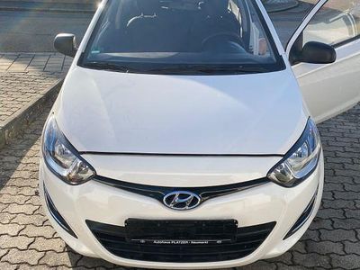Gebraucht Hyundai i20 Edition 86 PS (63 kW) 2013 Weiß Kleinwagen