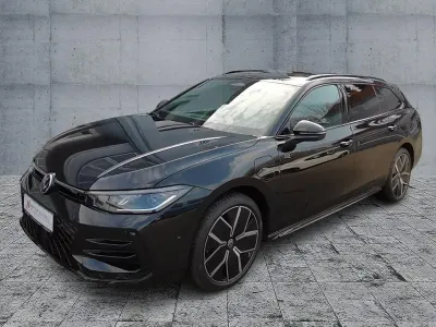 Gebraucht VW Passat R-line 177 PS (130 kW) 2025 Schwarz Kombi