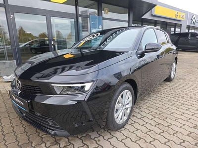 Neu Opel Astra Edition 131 PS (96 kW) 2025 Lackierung schwarz perla nera/ Limousine