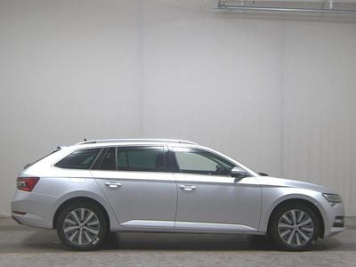 Second-hand Skoda Superb Style 150 CP (110 kW) 2022 Argintiu Break