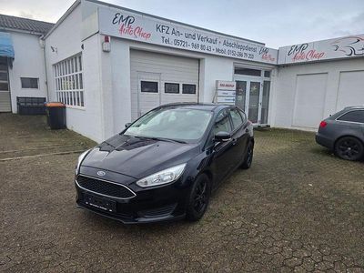 Schwarz Gebraucht 2016 Ford Focus Ambiente Limousine | 6.290 € (Fairer Preis)