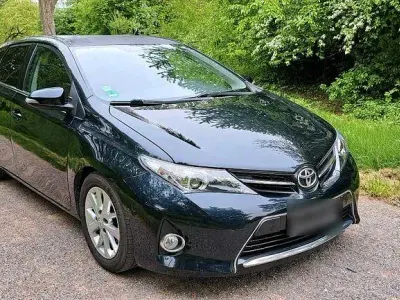 Gebraucht Toyota Auris 132 PS (97 kW) 2013 Schwarz Limousine