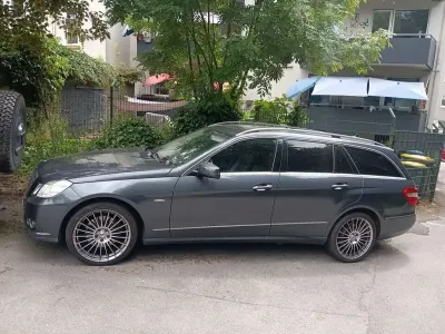 Gebraucht Mercedes E250 Elegance 204 PS (150 kW) 2010 Kombi