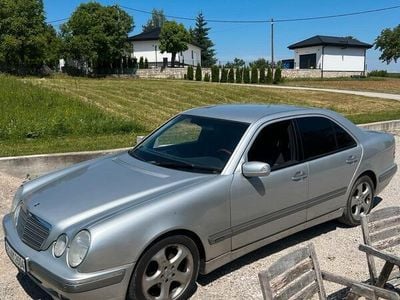Mercedes E200
