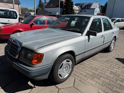 Gebraucht Mercedes E260 166 PS (122 kW) 1985 Silber Limousine