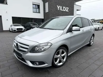 Gebraucht Mercedes B180 109 PS (80 kW) 2014 Silber Kleinwagen