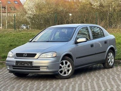 Używany Opel Astra Comfort 84 KM (61 kW) 2001 Srebrny Sedan/Limuzyna