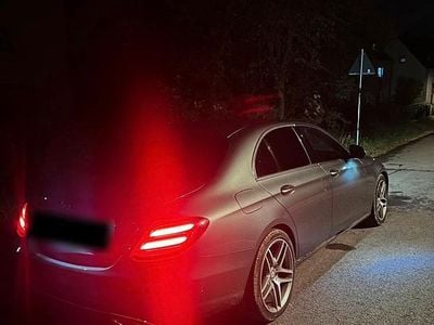 Gebraucht Mercedes E220 AMG line 194 PS (142 kW) 2017 Grau Limousine