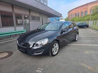 Second-hand Volvo V60 Summum 205 CP (150 kW) 2011 Gri Break