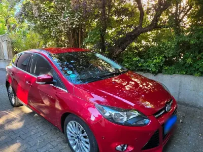 Begagnad Ford Focus 125 HK (91 kW) 2012 Röd Sedan