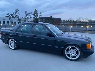 Second-hand Mercedes 190 160 CP (117 kW) 1989 Negru Berlinǎ