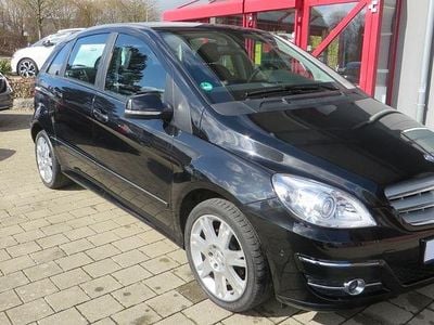Używany Mercedes B200 Sport Edition 136 KM (100 kW) 2010 Czarny Minivan