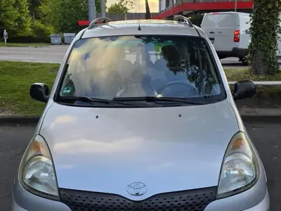 Gebraucht Toyota Yaris 63 PS (46 kW) 2000 Silber Kombi