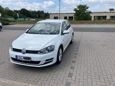Gebraucht VW Golf VII LOUNGE 110 PS (80 kW) 2016 Weiß Limousine