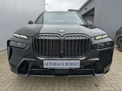 Gebraucht BMW X7 M Sport 352 PS (258 kW) 2024 Schwarz SUV