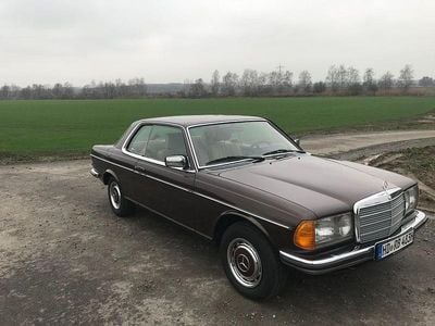 Gebraucht Mercedes 230 136 PS (100 kW) 1983 Braun Coupé