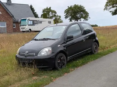 Gebraucht Toyota Yaris 68 PS (50 kW) 1999 Schwarz Limousine