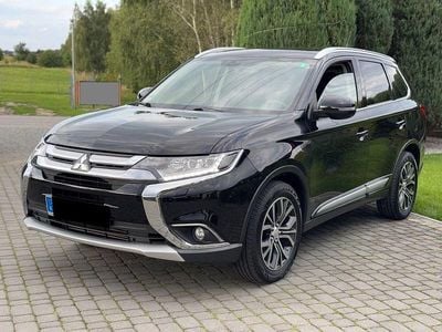 Begagnad Mitsubishi Outlander Diamant Edition 150 HK (110 kW) 2017 Svart SUV
