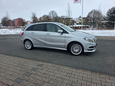 Silber Gebraucht 2016 Mercedes B200 Van / Kleinbus | 14.300 € (Fairer Preis)