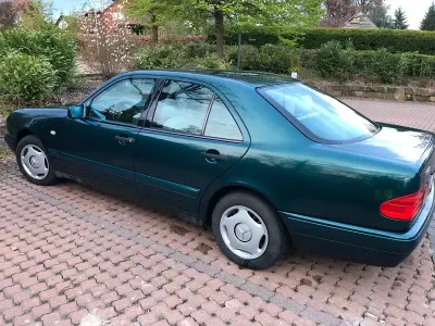 Brugt Mercedes E220 95 HK (69 kW) 1997 Grøn Sedan