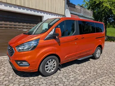Gebraucht Ford Tourneo 150 PS (110 kW) 2023 Orange Van / Kleinbus