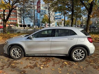 Grau Gebraucht 2019 Mercedes GLA250 AMG line SUV | 25.500 € (Guter Preis)