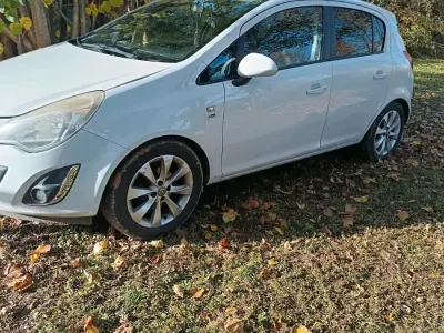 Gebraucht Opel Corsa 87 PS (63 kW) 2011 Weiß Kleinwagen
