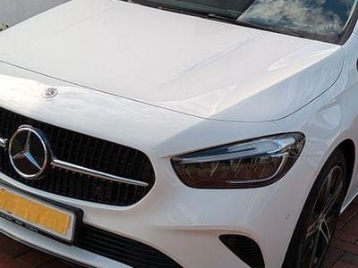 Gebraucht Mercedes GLB200 163 PS (119 kW) 2025 Weiß SUV