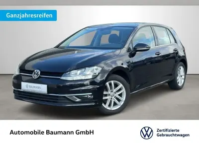 Gebraucht VW Golf VII Comfortline 110 PS (80 kW) 2017 Deep black perleffekt Limousine