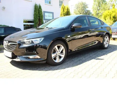 Gebraucht Opel Insignia Edition 140 PS (102 kW) 2018 Schwarz Limousine