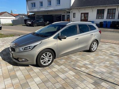 Gebraucht Kia Ceed Sportswagon 135 PS (99 kW) 2013 Beige Kombi