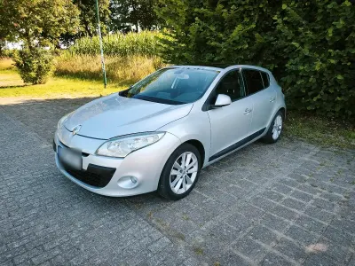 Gebraucht Renault Mégane III Luxe 131 PS (96 kW) 2009 Silber Limousine