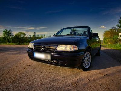 Gebraucht Opel Astra Cabriolet 70 PS (51 kW) 1994 Violet Cabrio