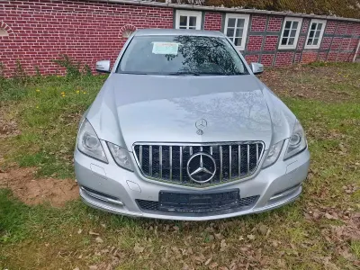 Używany Mercedes E300 241 KM (177 kW) 2011 Srebrny Sedan/Limuzyna