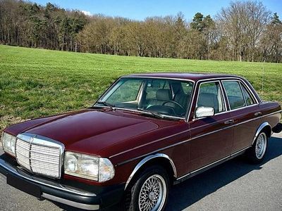 Gebraucht Mercedes 240 72 PS (52 kW) 1983 Braun Limousine
