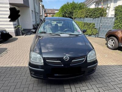 Nissan Almera Tino