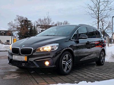 Schwarz Gebraucht 2015 BMW 218 Sport Line Van / Kleinbus | 12.400 € (Fairer Preis)