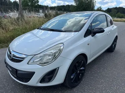 Gebraucht Opel Corsa Color Edition 131 PS (96 kW) 2012 Weiß Kleinwagen