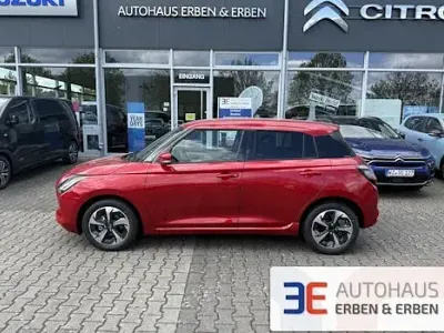 Usata Suzuki Swift Comfort+ 83 CV (61 kW) 2025 Rosso Utilitaria