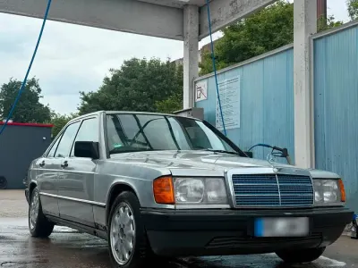 Gebraucht Mercedes 190 120 PS (88 kW) 1984 Silber Limousine