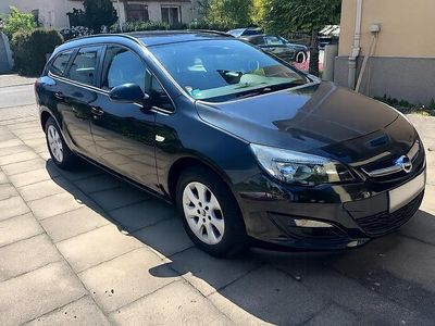 Second-hand Opel Astra Style 136 CP (100 kW) 2015 Negru Break